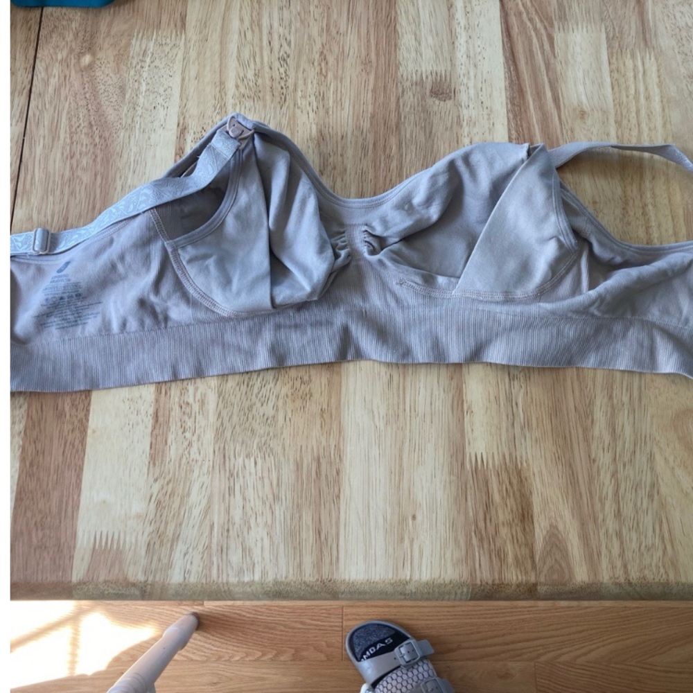 Kindred Bravely nursing bra size small